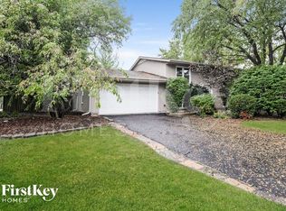 531 S 16th St, Saint Charles, IL 60174
