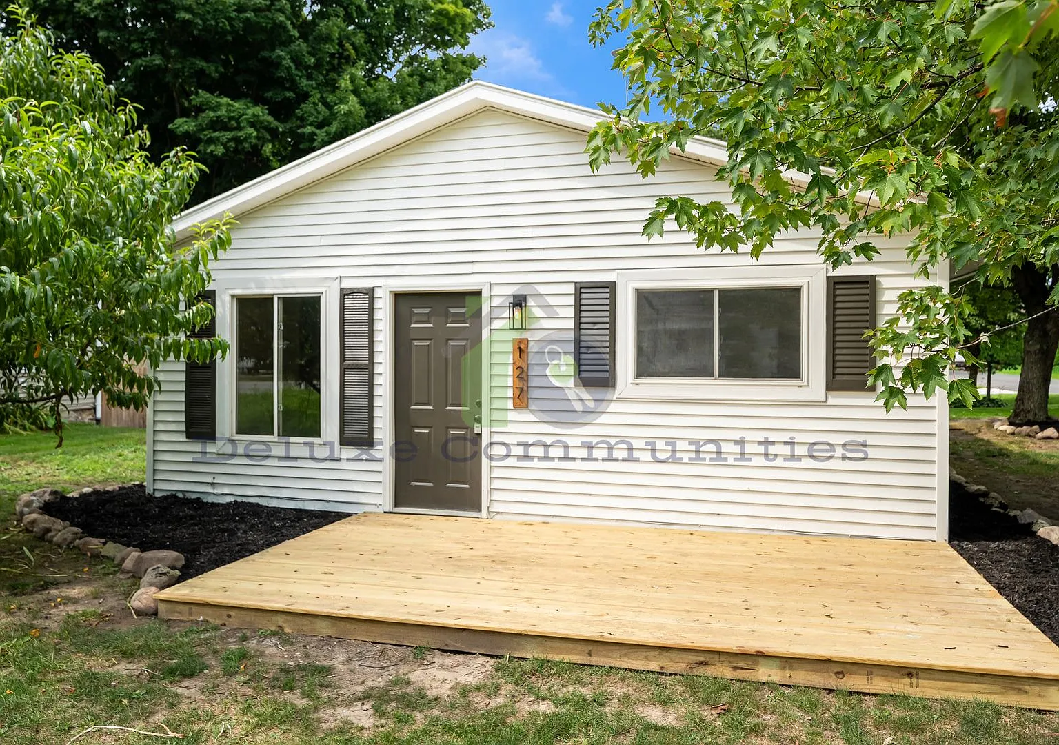 Beautiful 2 Bed Single Family Home — Photo 3