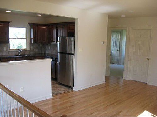 4th image of 55 Vanderwater St