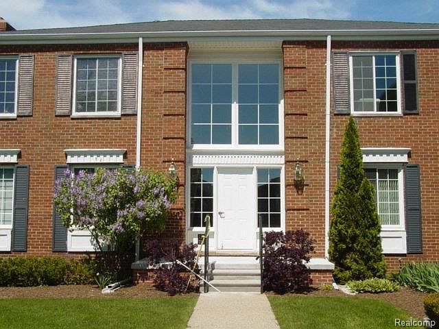 1st image of 715 E Fox Hills Dr #1