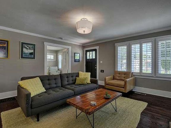 3rd image of 105 N Willard Ave