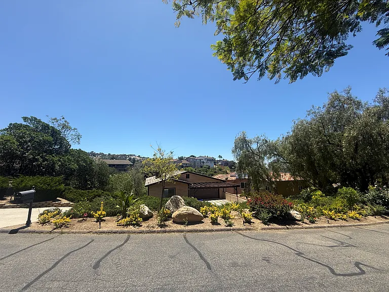 28426 Sandhurst Way — Photo 3
