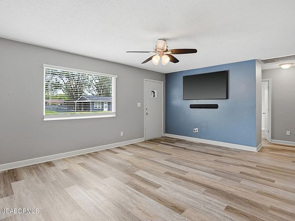 5th image of 6203 E Sharon Ln