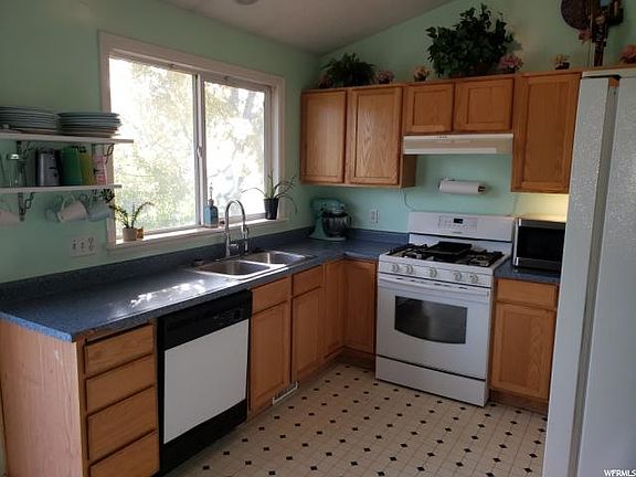 4th image of 413 N Chaz Ct