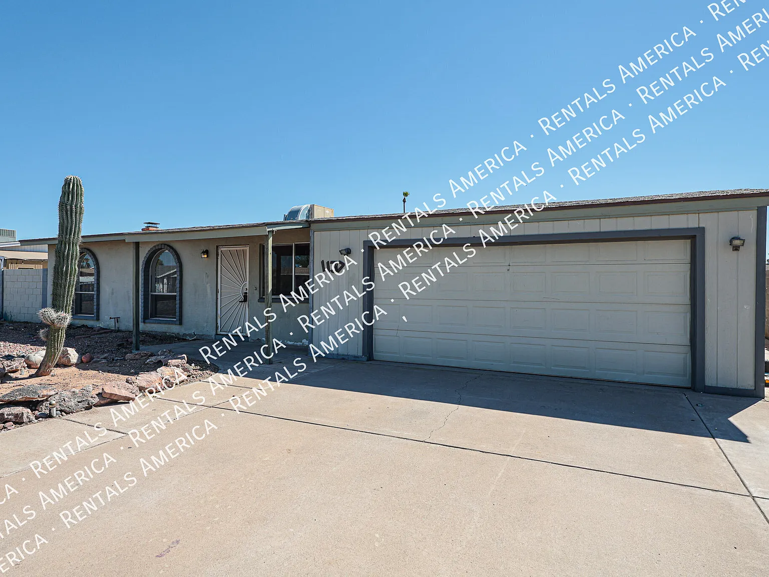 No HOA,- Diving Pool- Mesa Home- 3 bedrooms 2 bath — Photo 3