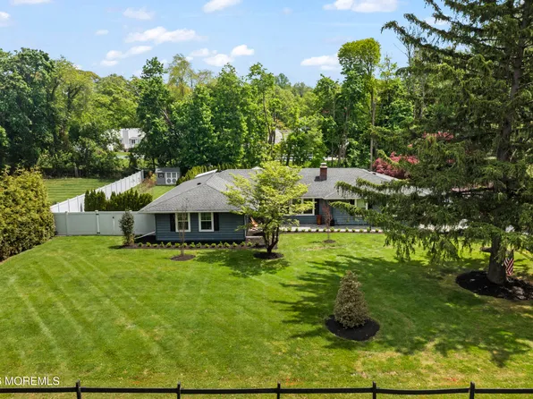 17 Ballantine Road, Middletown, NJ 07748