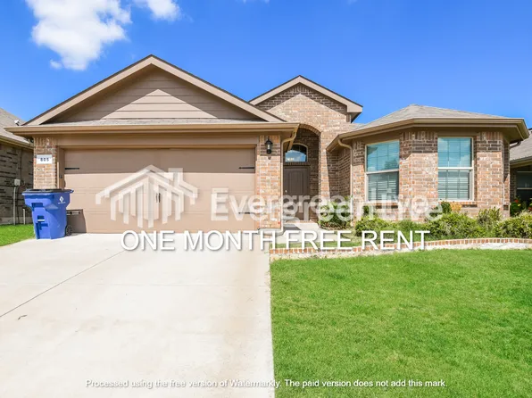 805 Hutchins Dr, Crowley, TX 76036