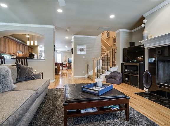 5th image of 3602 Binkley Ave