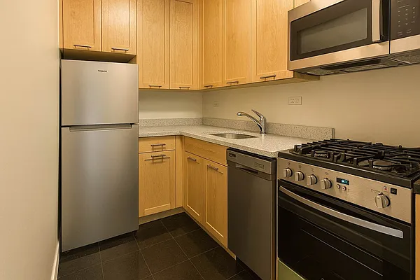 Rented by Manhattan Realty Group | media 9