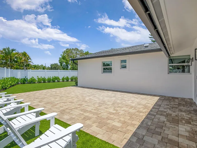 204 W Whitney Dr — Photo 39
