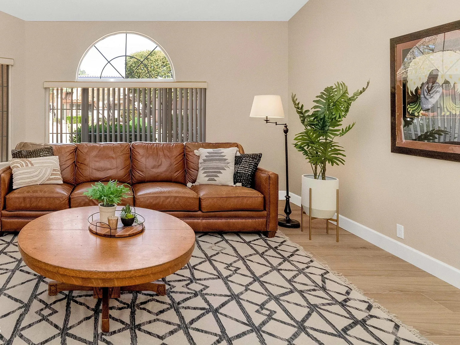 3 bed, 2.5 bath, 2307 sqft, $3,250 — Photo 2
