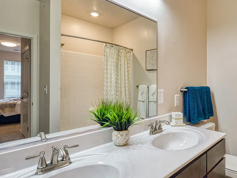 Crossroads Station Apartments — Photo 19