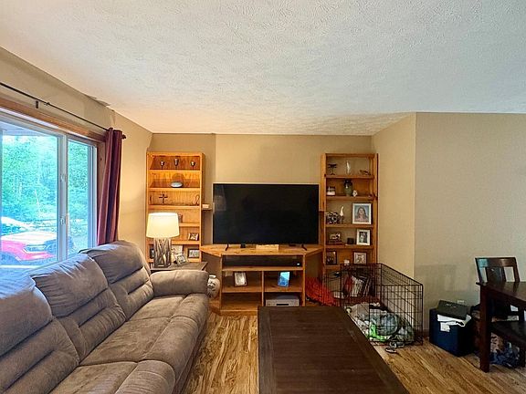 4th image of 2895 Artist Ave
