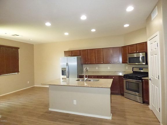 3rd image of 18271 W Sunnyslope Ln