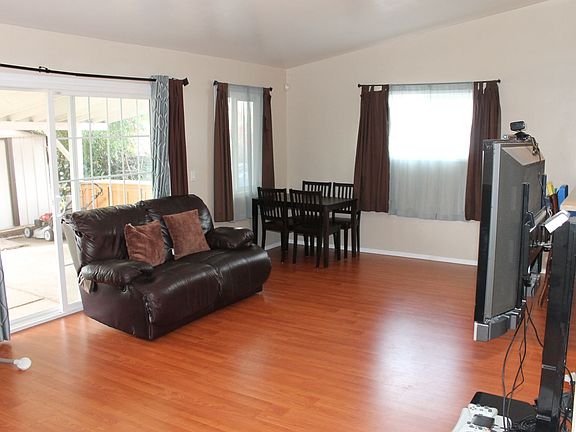 3rd image of 11440 Blythe St