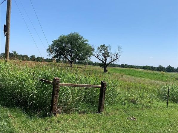 Dowell Rd, Springdale, AR 72762