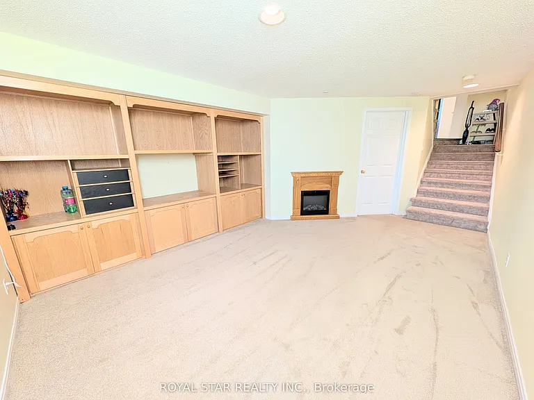 38 Springcreek Cres — Photo 21