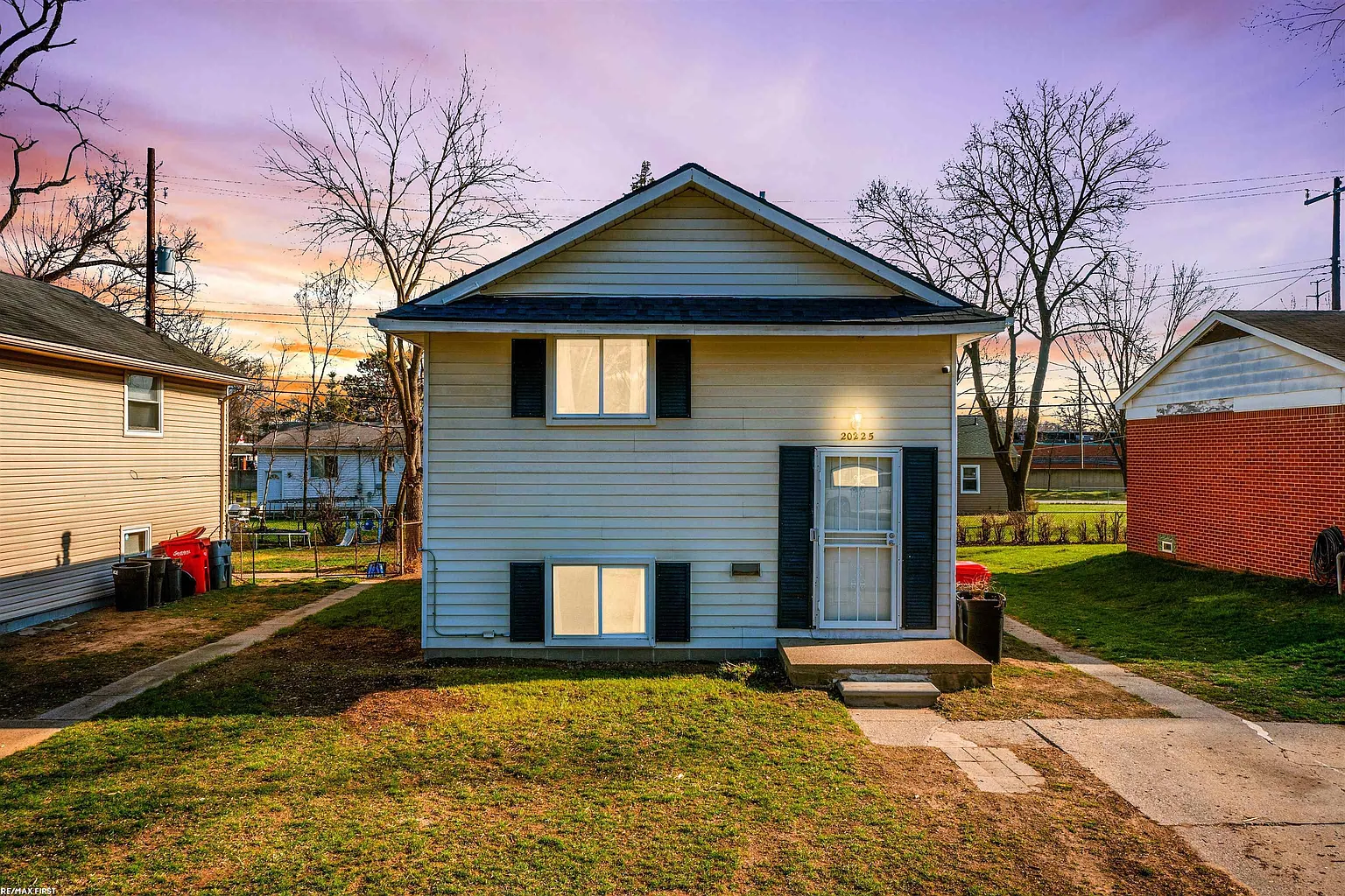 20225 Westhampton Ave photo 1