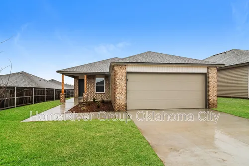 3115 Valley Dr Photo 1