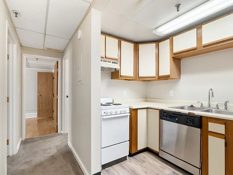 Austin Manor — Photo 19