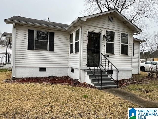 1st image of 3049 Highland Dr