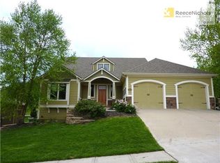 7068 Glenn Ln, Parkville, MO 64152