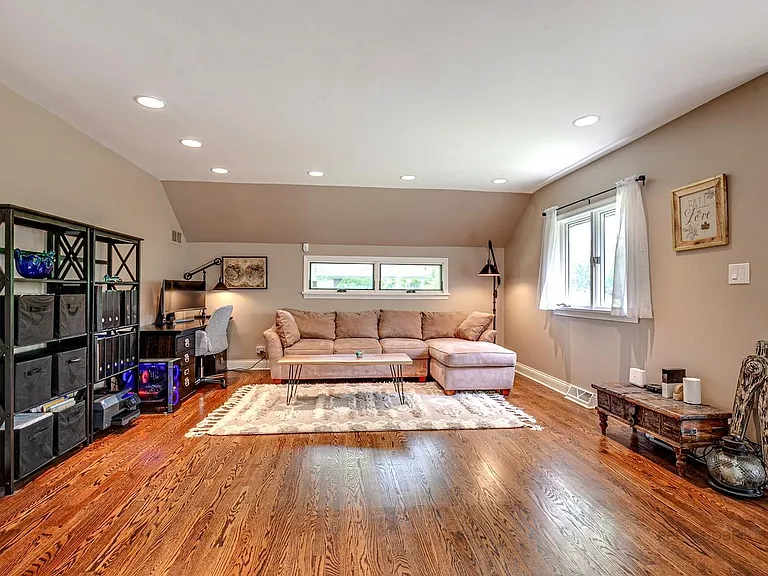 271 Longacres Ln — Photo 19