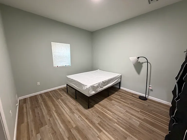 586 Charles Ave #1 — Photo 3