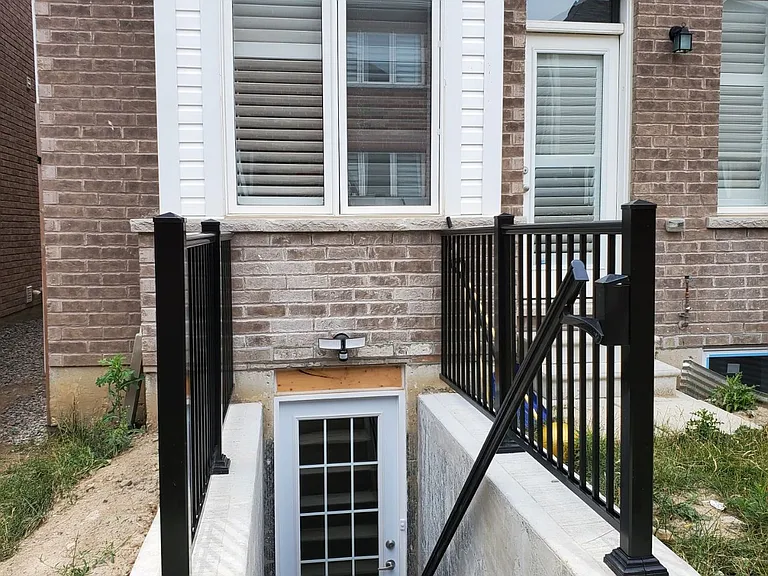 379 Trudeau Dr — Photo 2