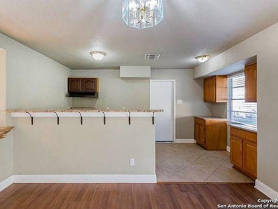 4th image of 5843 Laurel Valley Dr #2