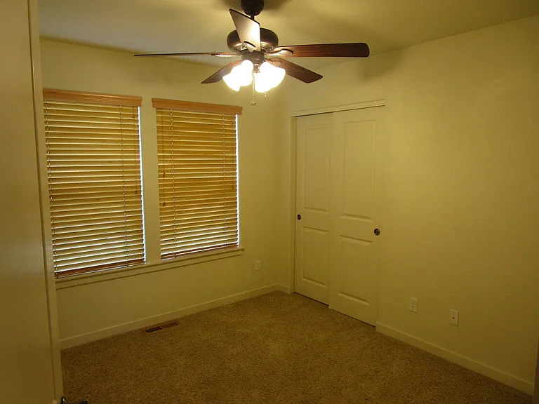 534 NE Brookstone Dr — Photo 5