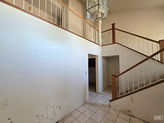 3rd image of 7609 Live Oak Way