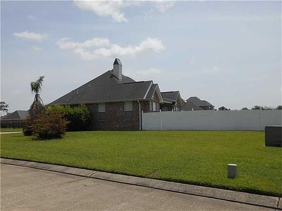 3rd image of 100 Oxbow Dr