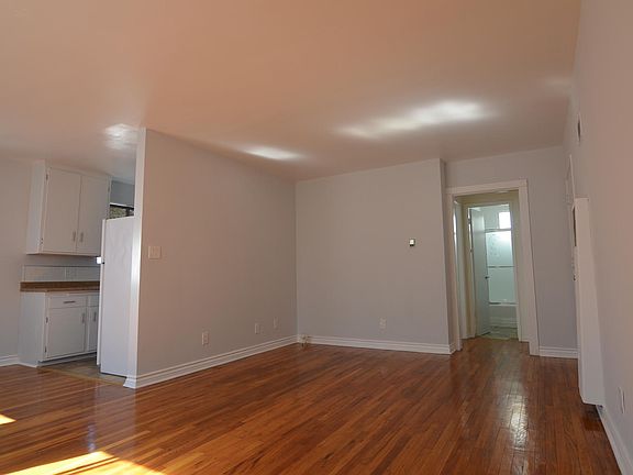 3rd image of 919 N Genesee Ave APT 8