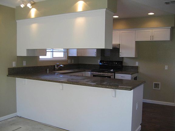 4th image of 1813 Finch Dr
