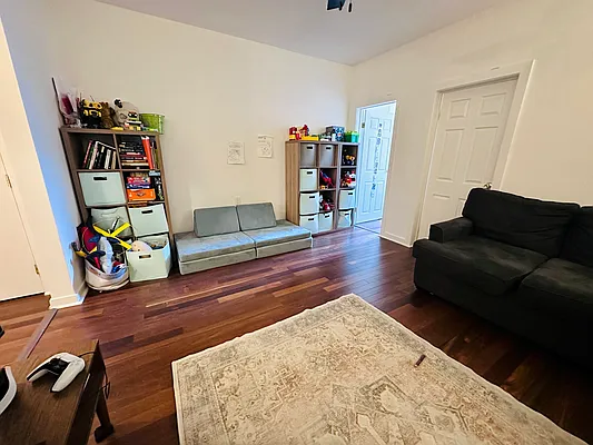 Rented by Zjama Realty Corp | media 4