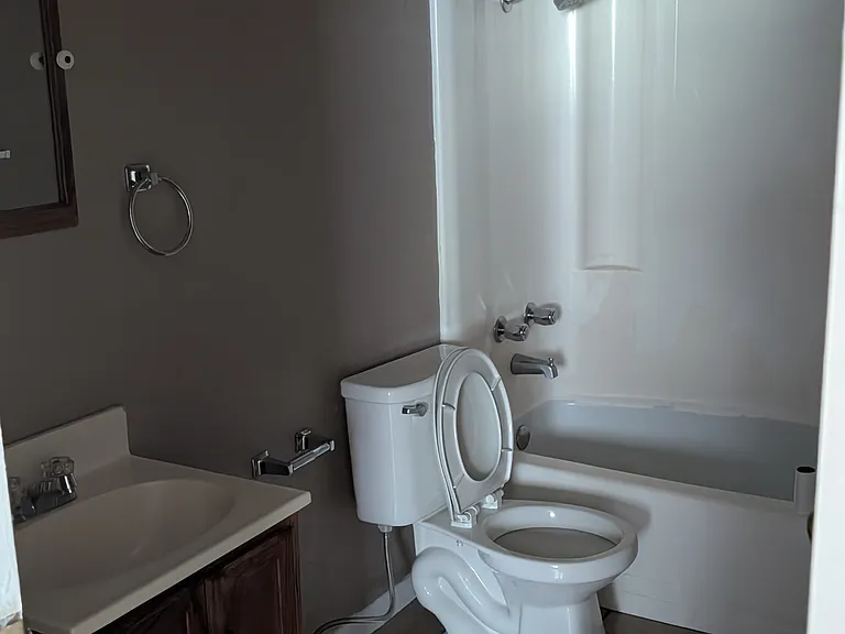 508 W Conyers Ave — Photo 6