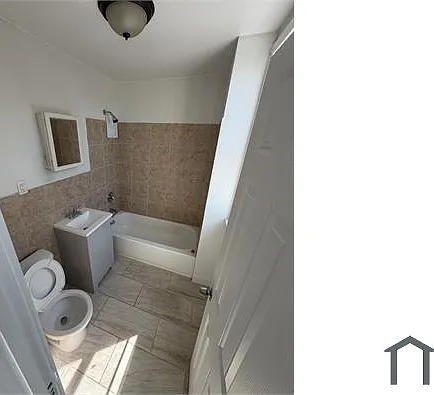 10 Beatrice St #2 — Photo 6