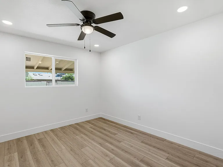 209 E Cairo Dr — Photo 13