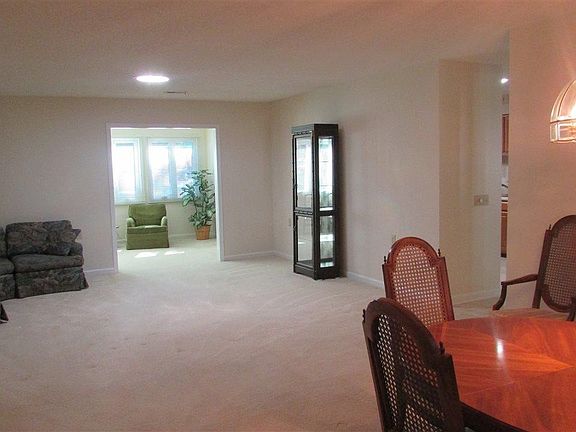 4th image of 7 Creekdale Ct