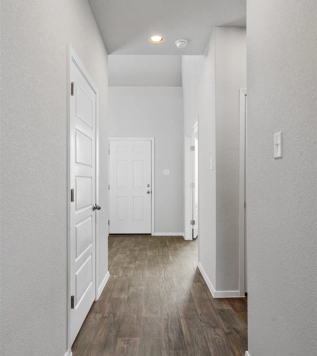 4 bed, 2.5 bath, 2247 sqft, $2,295 — Photo 3