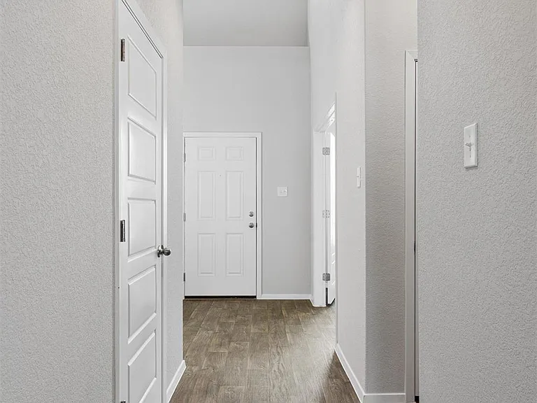 621 Running Creek Dr — Photo 3