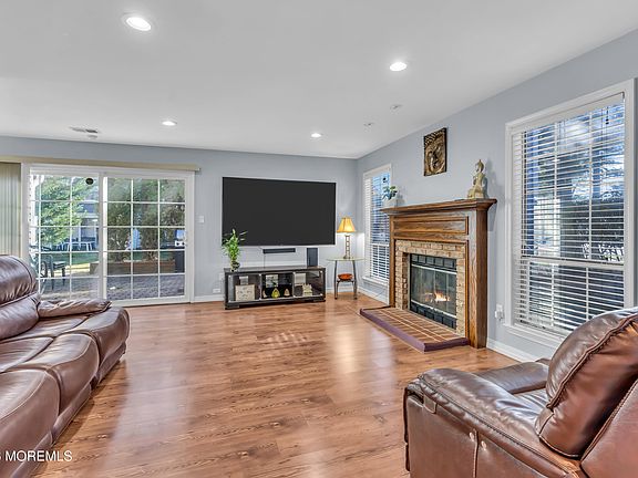 5th image of 198 Franklin Place