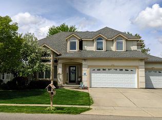 726 E Shoreline Dr, Holland, OH 43528