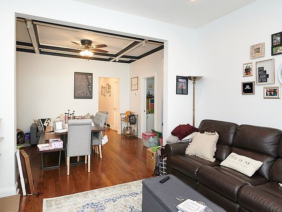 4th image of 852 N Hoyne Ave