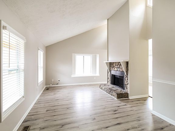 2nd image of 2314 Tapanzee Ln