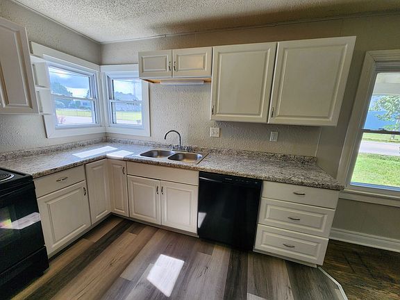 5th image of 2615 E Division St