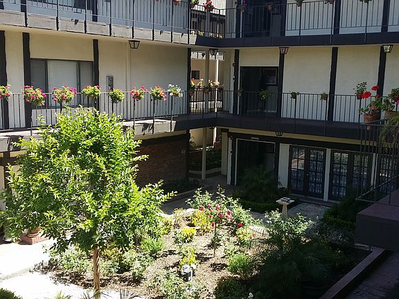 5th image of 234 N Kenwood St APT 210