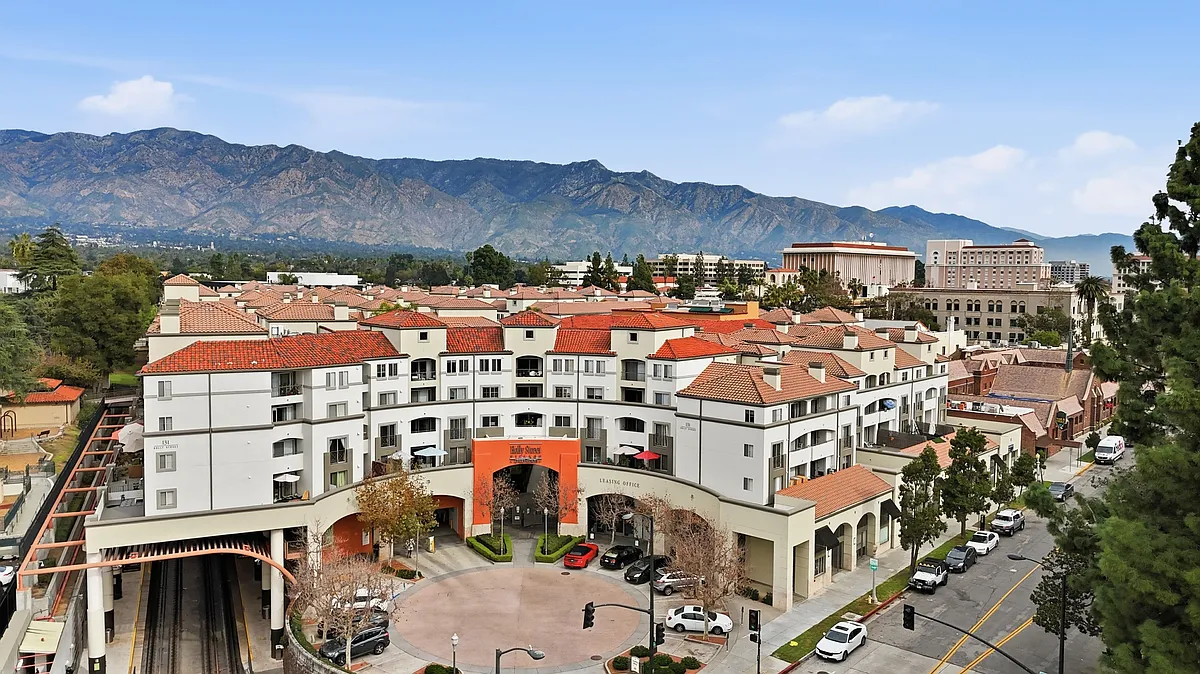 Building Photo - Holly Street Village