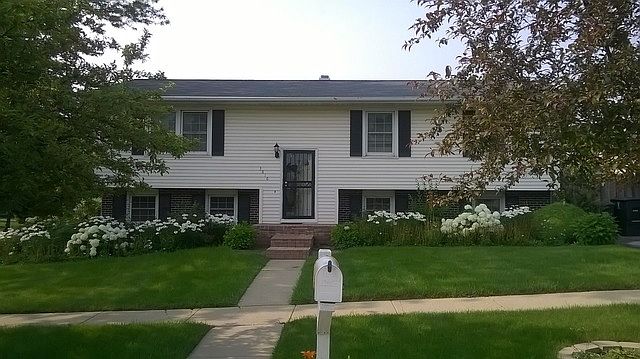 1st image of 3816 Cambridge Dr